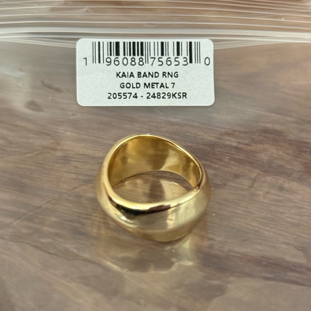 Kendra Scott Kaia Band Ring Gold Metal Band Ring, size 7. NWT